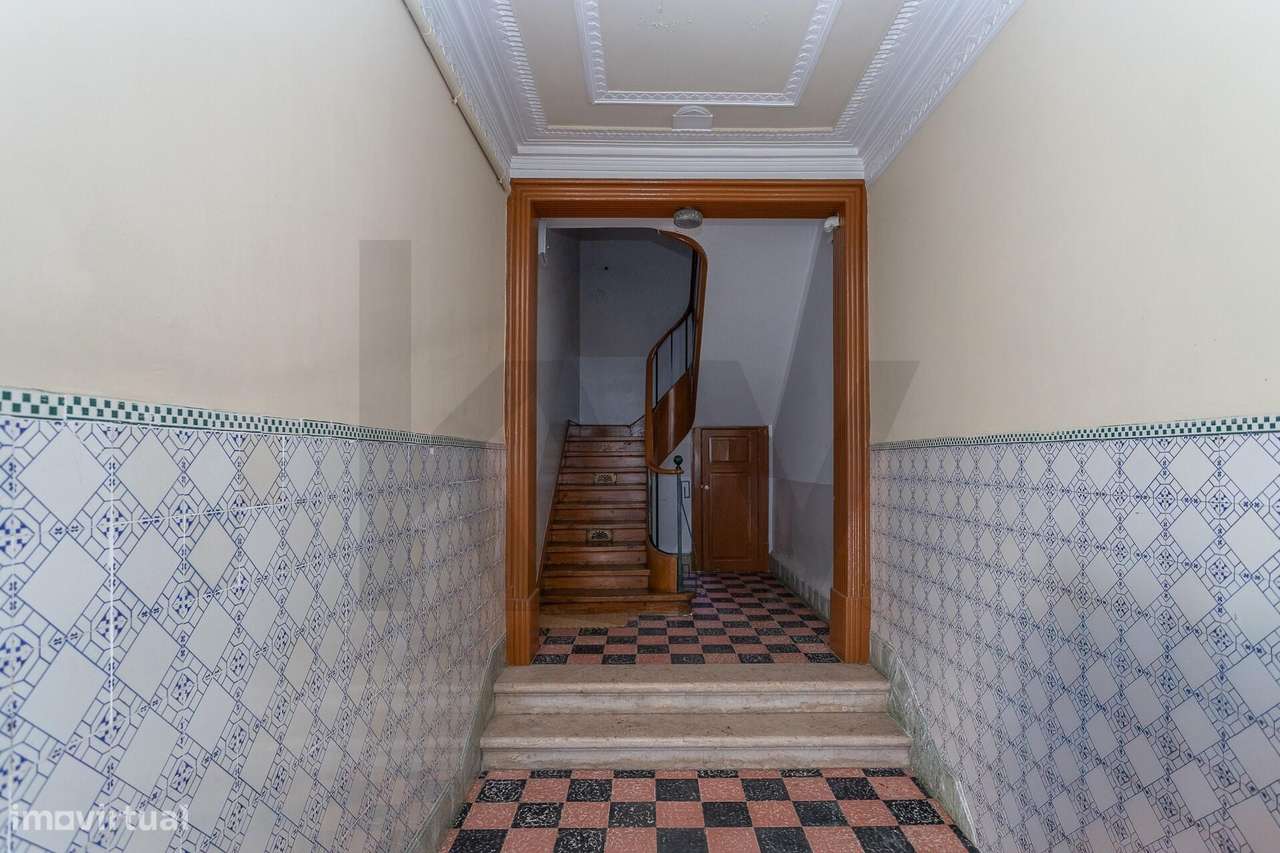 Prédio em bom estado de conservação, com potencial de rendimento. - Grande imagem: 5/49