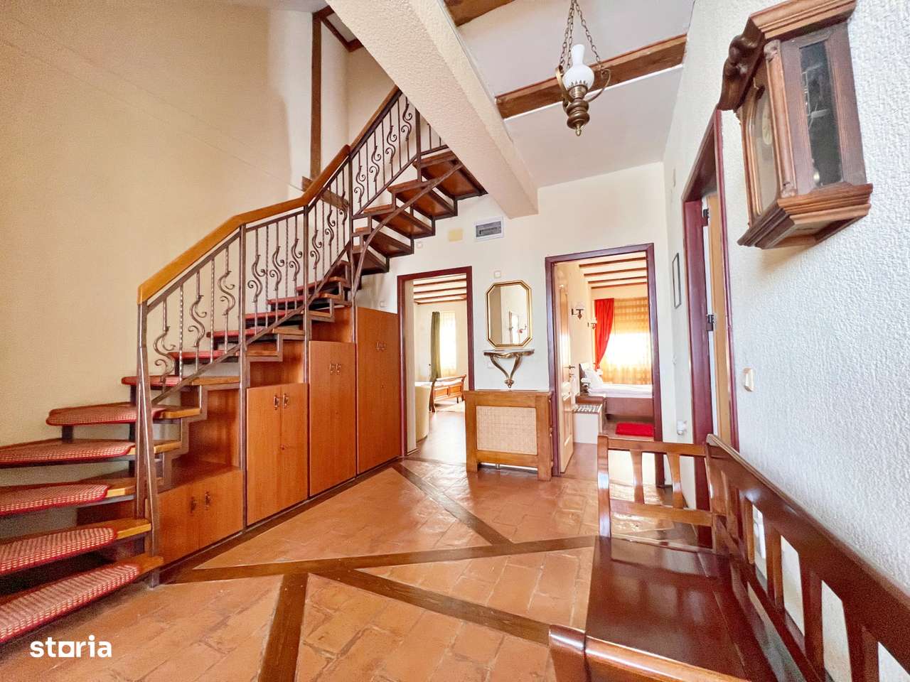Închiriere Vilă Stil Pensiune, curte 999 mp, filigorie și 6 camere - Imagine principală: 3/20