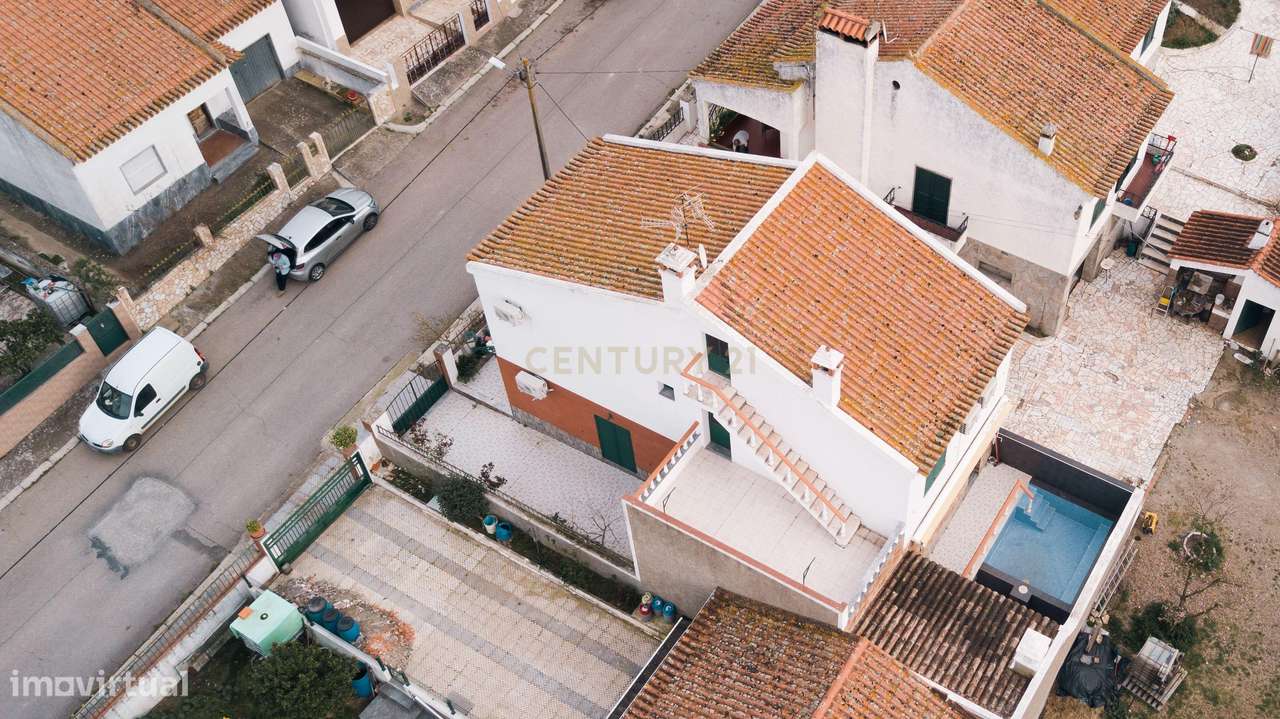 Moradia T3 com Piscina na Aldeia da Granja-28