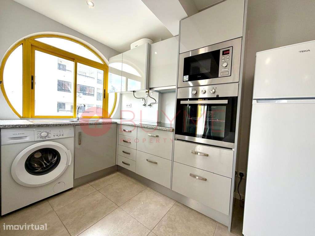 Apartamento T1+1 Renovado com Varandas Privativas em Quarteira - Grande imagem: 5/30