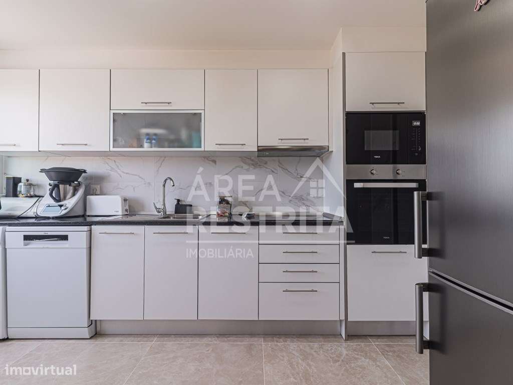 Apartamento T2+ 1 em Corroios.-9
