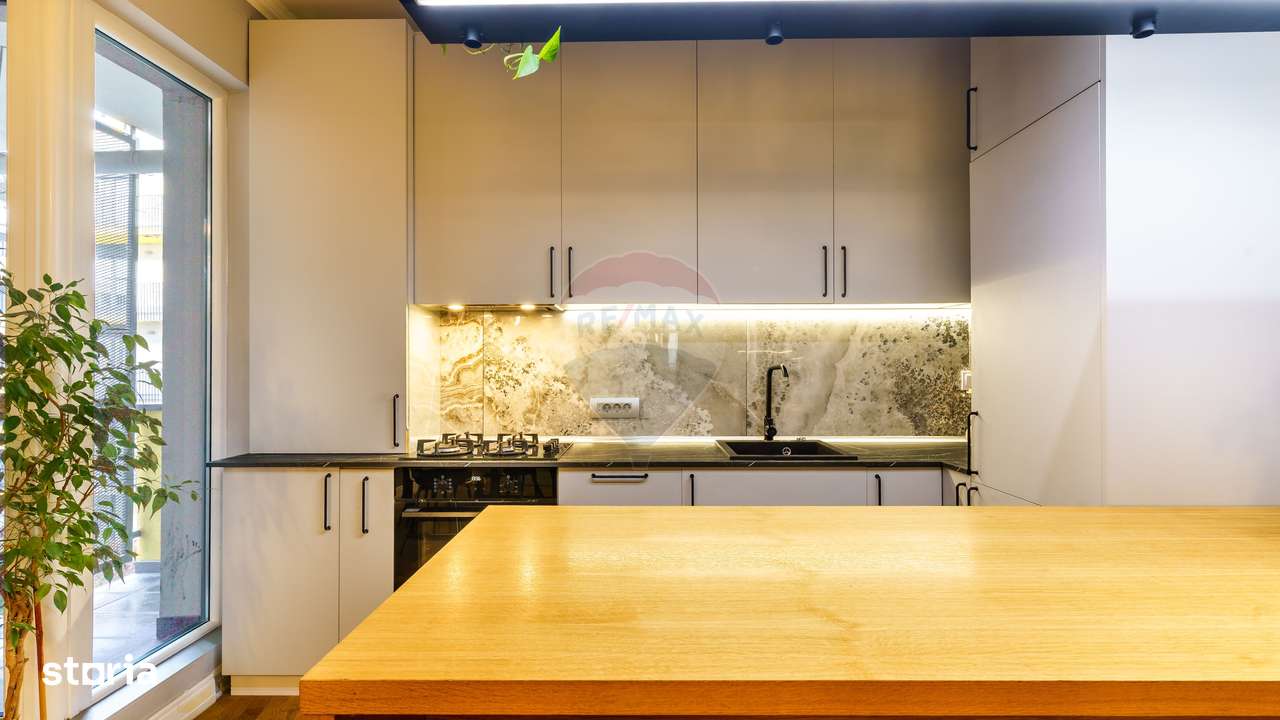 Apartament cu 3 camere de vânzare în zona Semicentral-8