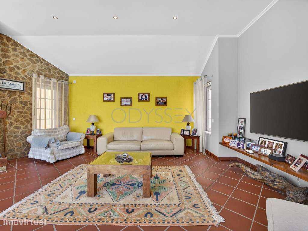Villa T3 com piscina e vistas panorâmicas aninhada na aldeia histór...-15