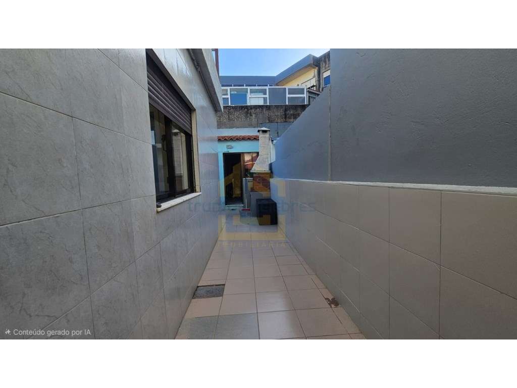 Moradia T2+1 Totalmente Renovada - 100m da Praia | Vila do Conde-5