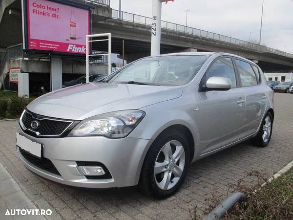 Dezmembrez kia ceed 2011 - 1