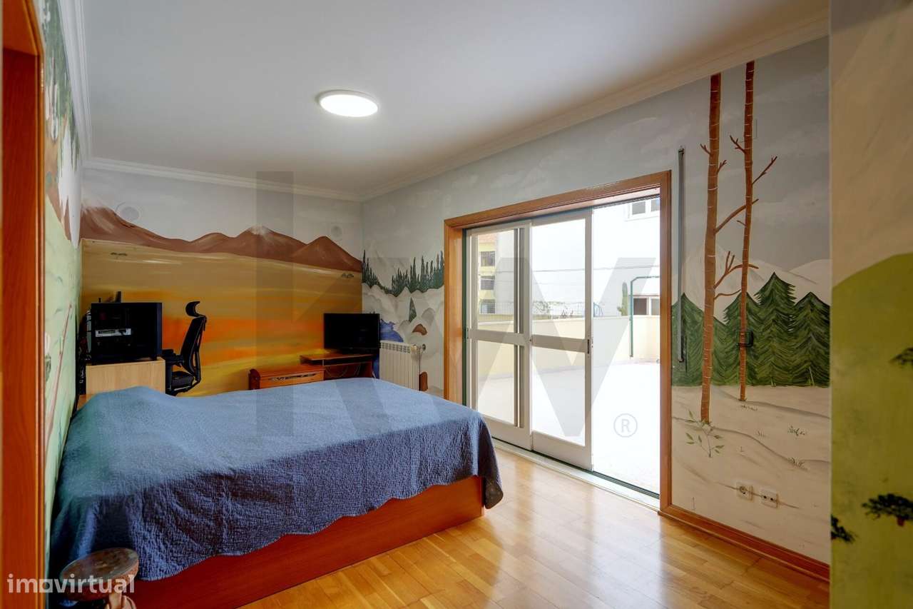 Apartamento T2 com Terraço e Arrecadação em Mem Martins-6