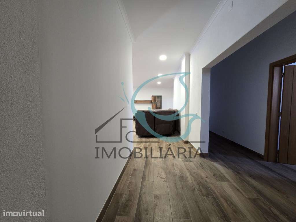 EXCLUSIVO - Excelente moradia de 2 pisos, com licença AL-30