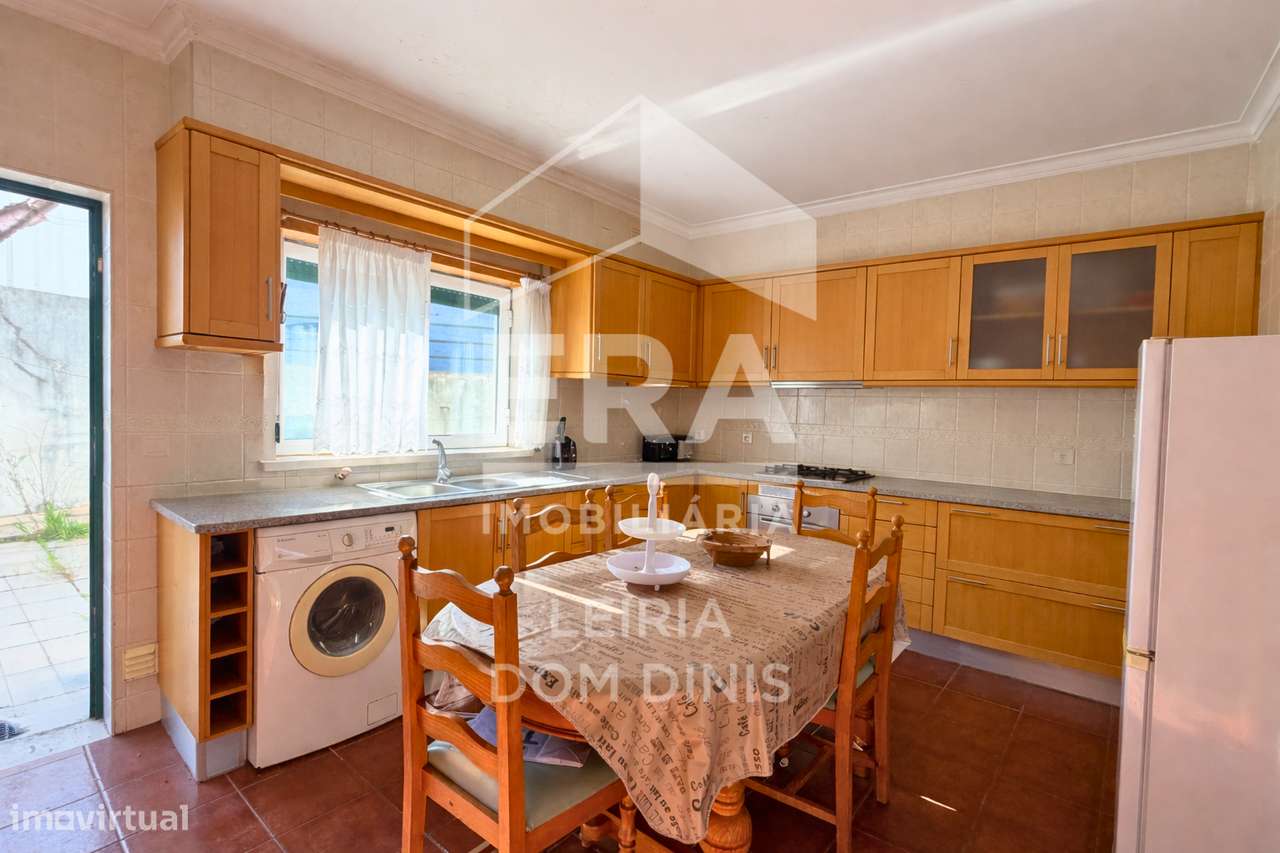 Moradia T4 localizada na zona de Lourais, Leiria-9