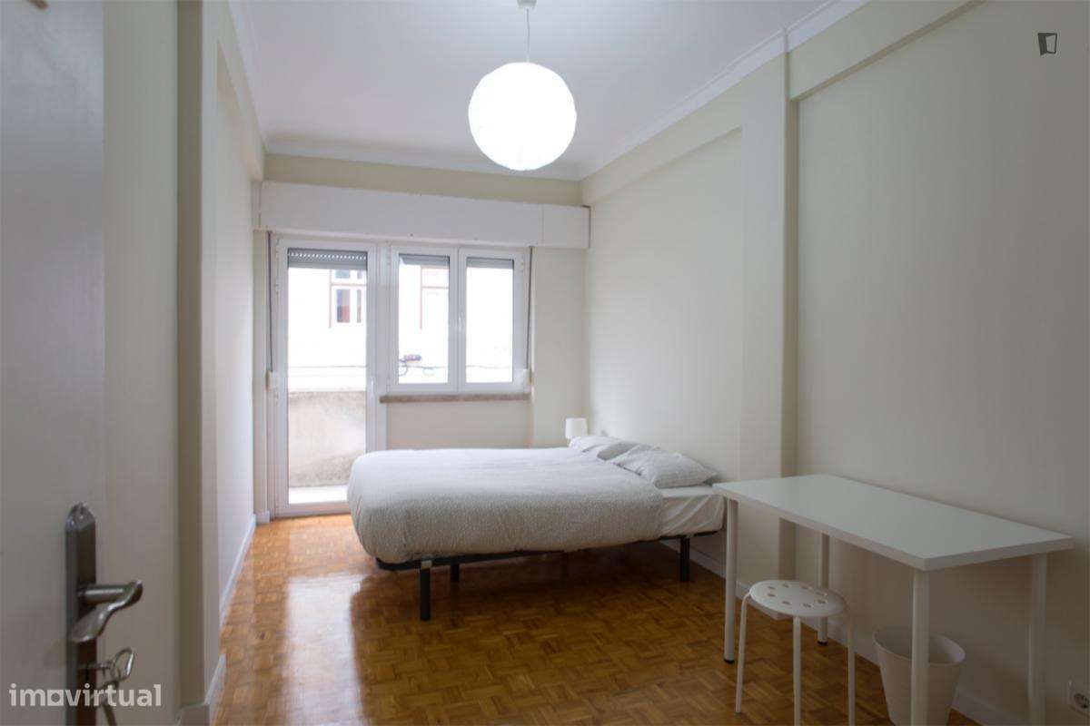 Quarto - localizado em Benfica Lisbon - Grande imagem: 2/6