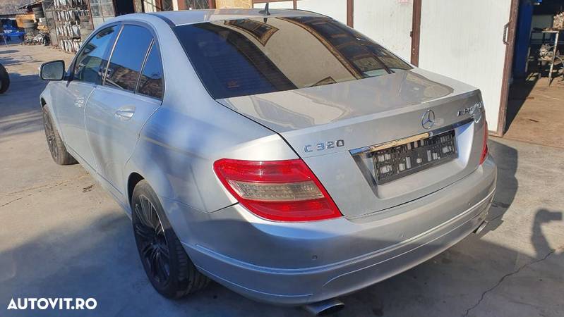 Dezmembram Mercedes C320d w204 - 5