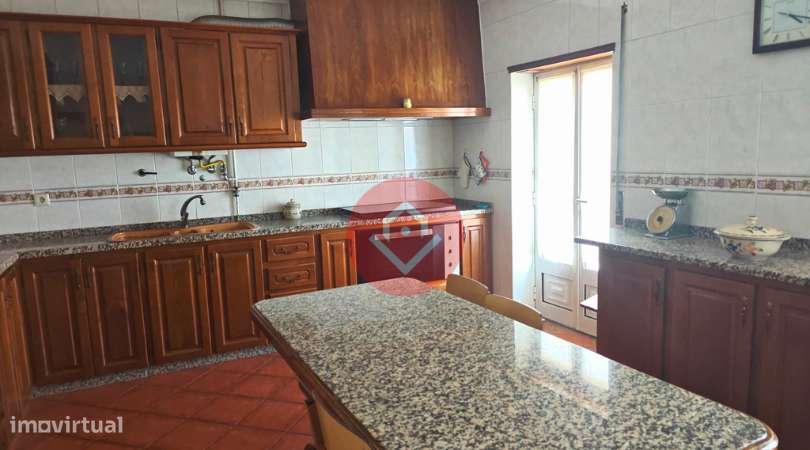 T3 com varanda e boas áreas em Vila Verde-14