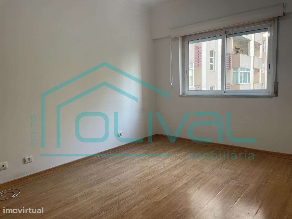 Apartamento T3 com parqueamento e arrecadação na 2ª Fase da Qta. Pi...-17