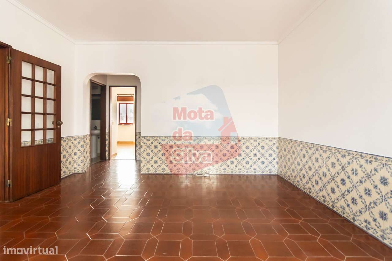 Excelente Apartamento 2 Assoalhadas no Funchalinho-8