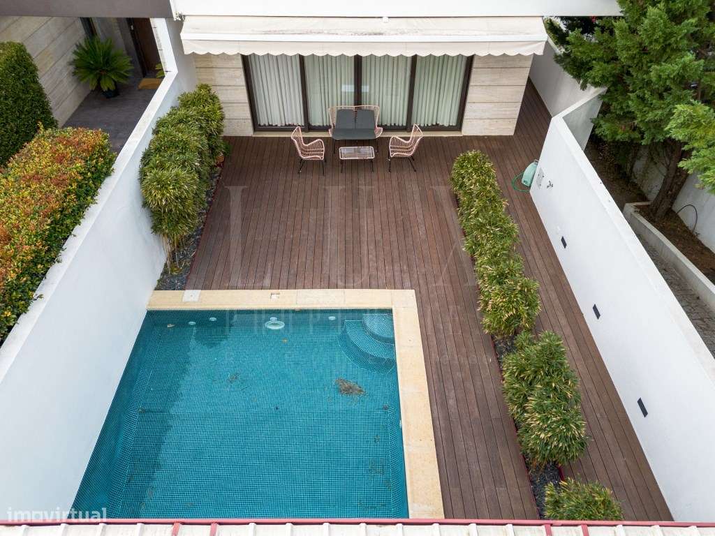 MORADIA T4 COM PISCINA E VISTA PARA O GOLF NO ESTORIL-25