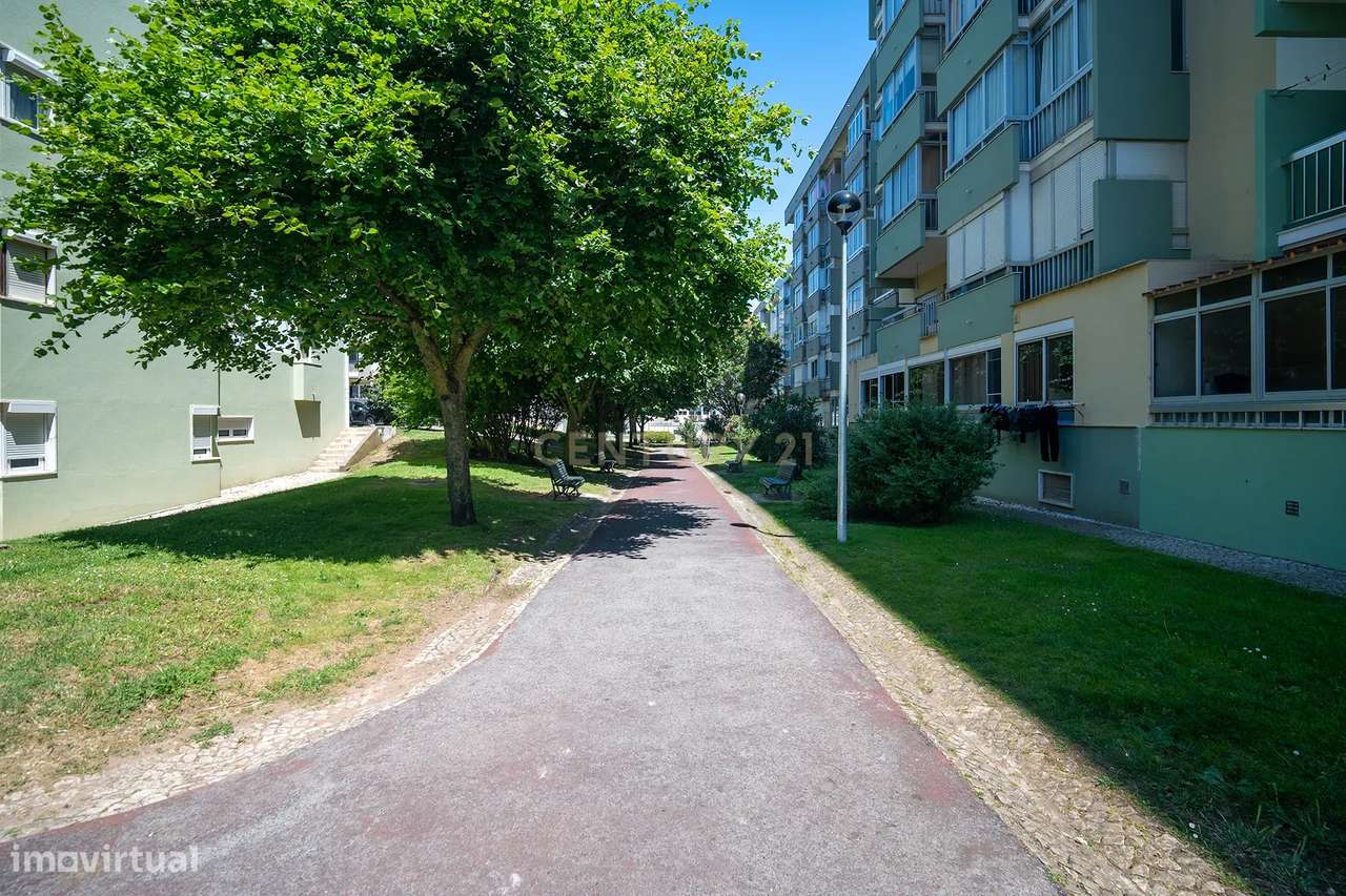 Apartamento Renovado T2 em Oeiras, ótimas áreas e com tudo perto de si-31