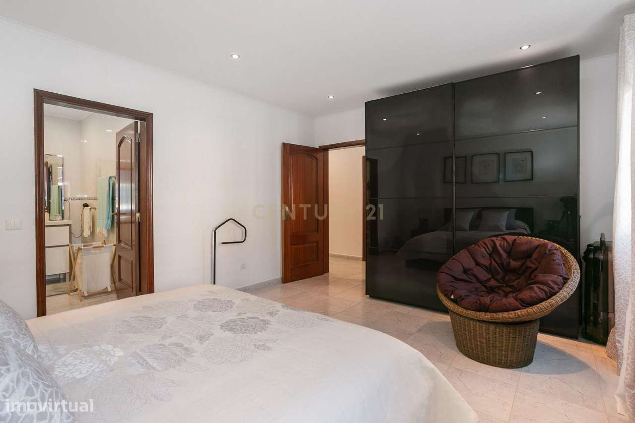 Moradia T3 em Mourão com piscina e vista para o Castelo-17