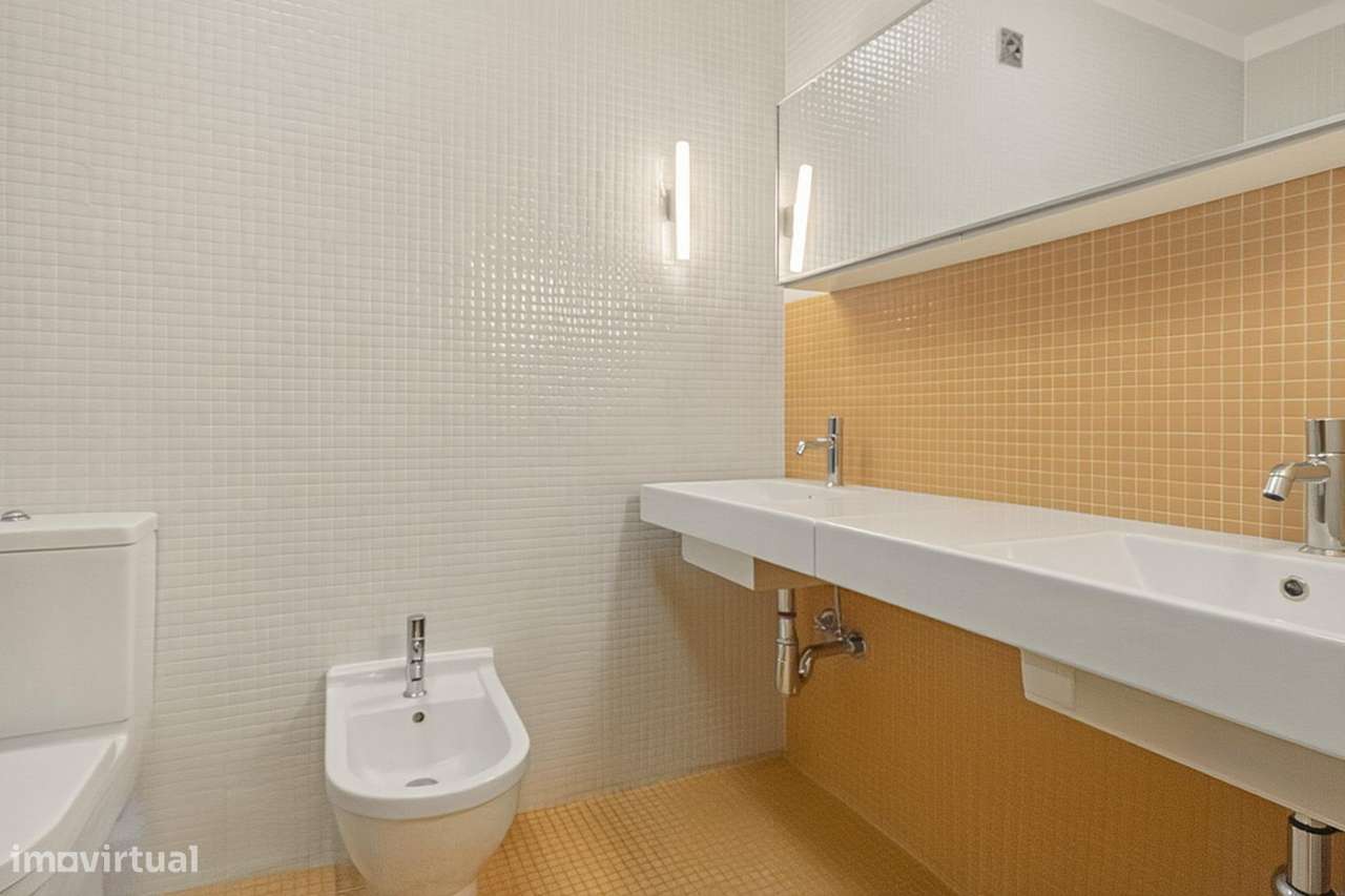 Apartamento T5 luminoso na Av. da Liberdade | Fundão-13