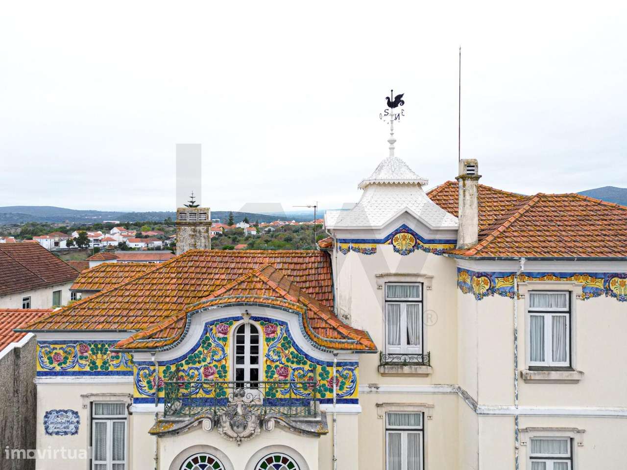 Palacete único dos anos 30 do séc. XX ergue-se no coração de Alcanena - Grande imagem: 3/60