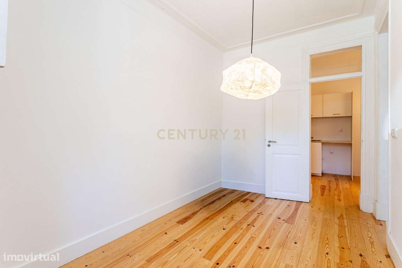 Apartamento T1 remodelado para arrendamento na Av. António Augusto Agu - Grande imagem: 2/15