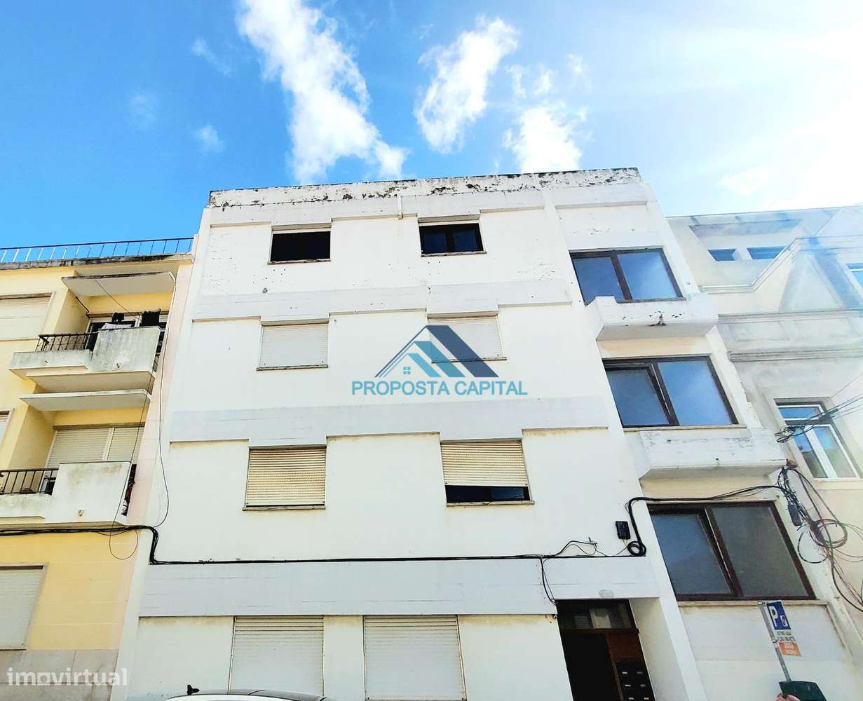 Apartamento T2 Totalmente Remodelado | Centro Sesimbra 200m da Praia-37