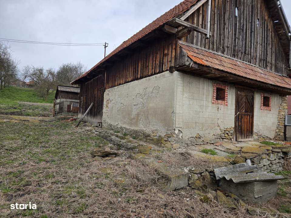 Casa + anexe gospodaresti pe teren generos in Rediu, com. Aiton, jud.-2
