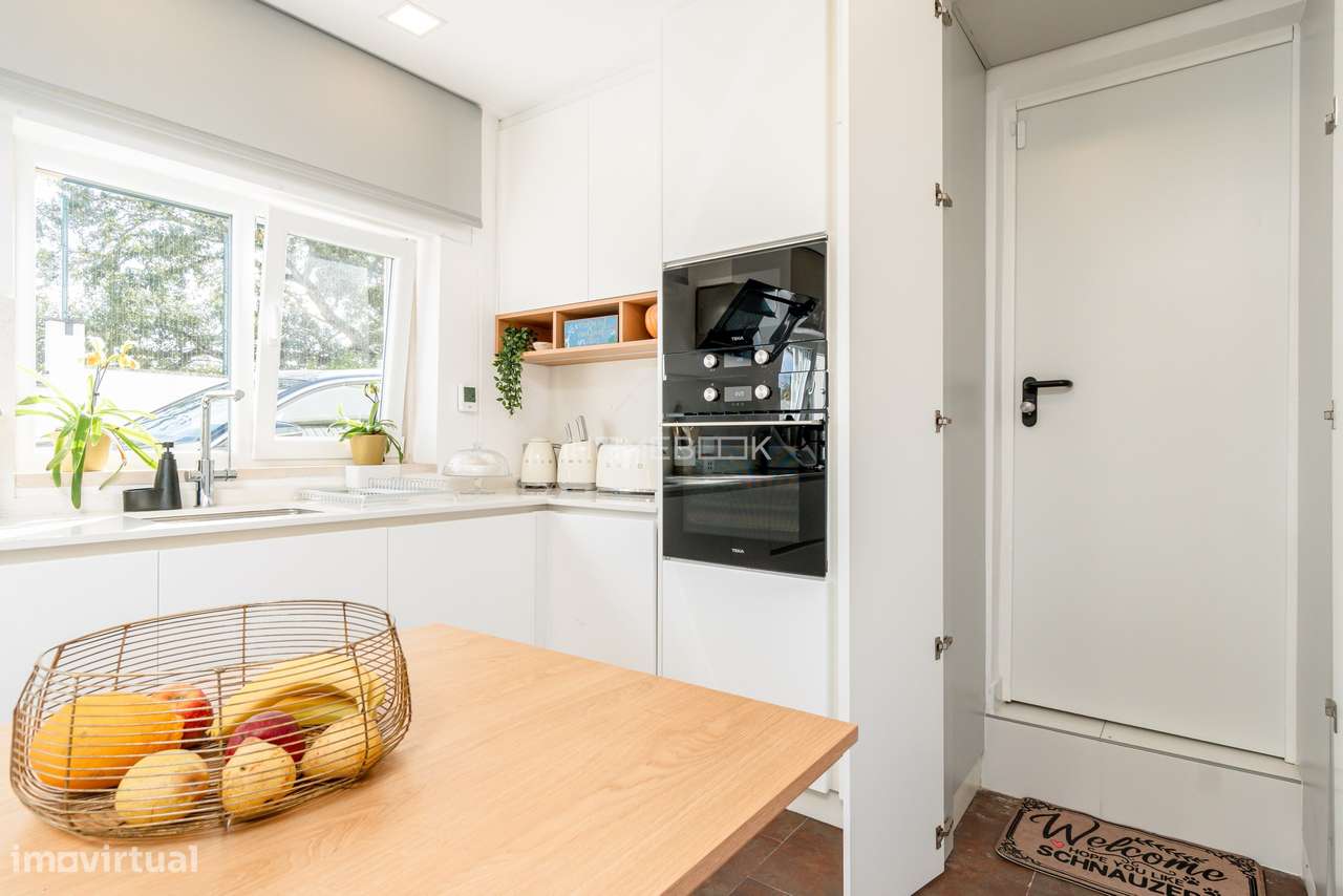 Moradia T5 renovada em condomínio fechado com piscinas, campo de ténis-22