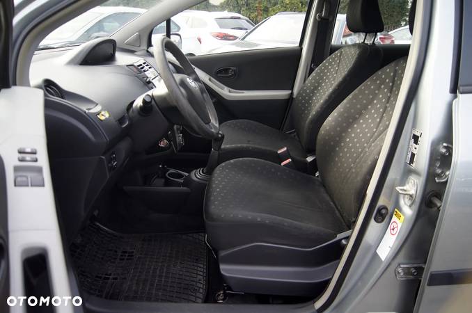 Toyota Yaris 1.0 Luna A/C - 8