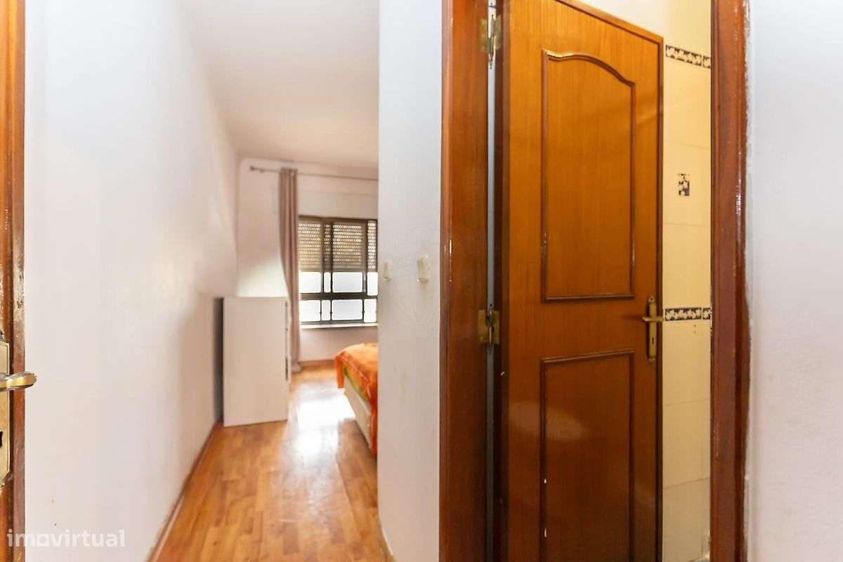 Apartamento T3 à venda em Alto da Brandoa-17