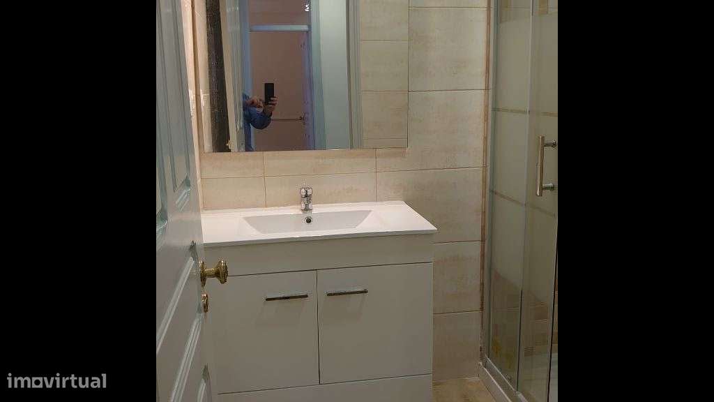 T4 remodelado R Angela Pinto junto Mercado Arroios-20