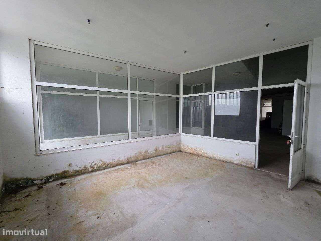 Lojas (temos 3) e garagens galeria comercial de Felgueiras - Grande imagem: 5/18