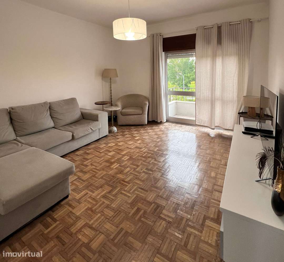 Apartamento T3 na Moita | Varanda com vista para o Parque da Cidade-0