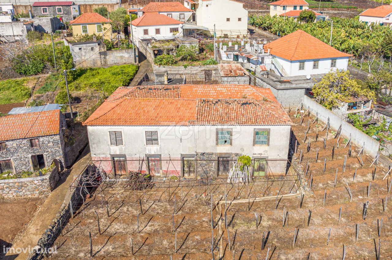 Quinta do Sonho: Terreno amplo e Moradia T13 para recuperar!