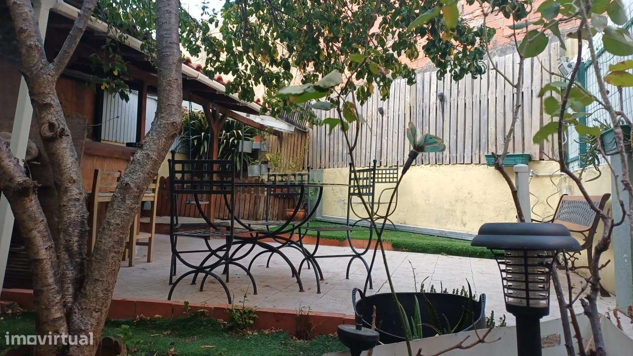 Apartamento T2+1 com Terraço no Centro de Odivelas-25