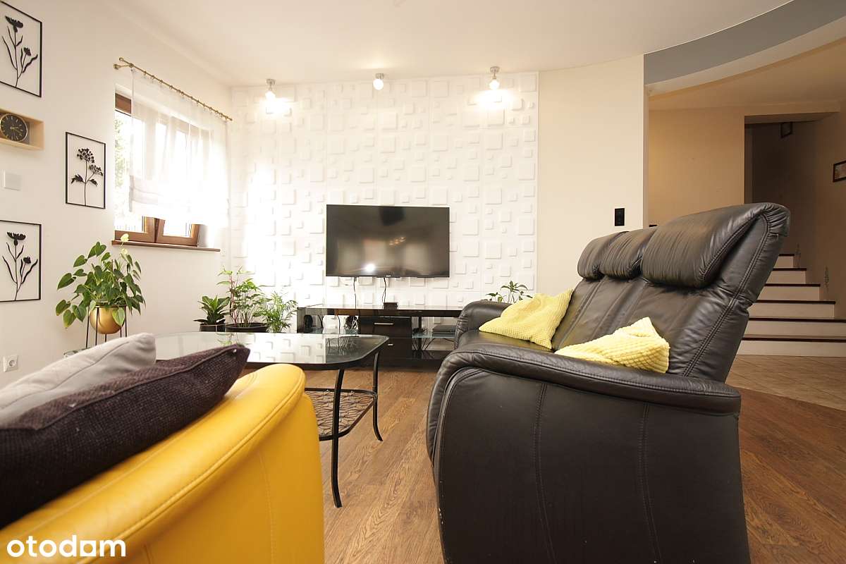 Promnice , nowy dom wolnostojący z pięknym ogrodem , garaż ,-4