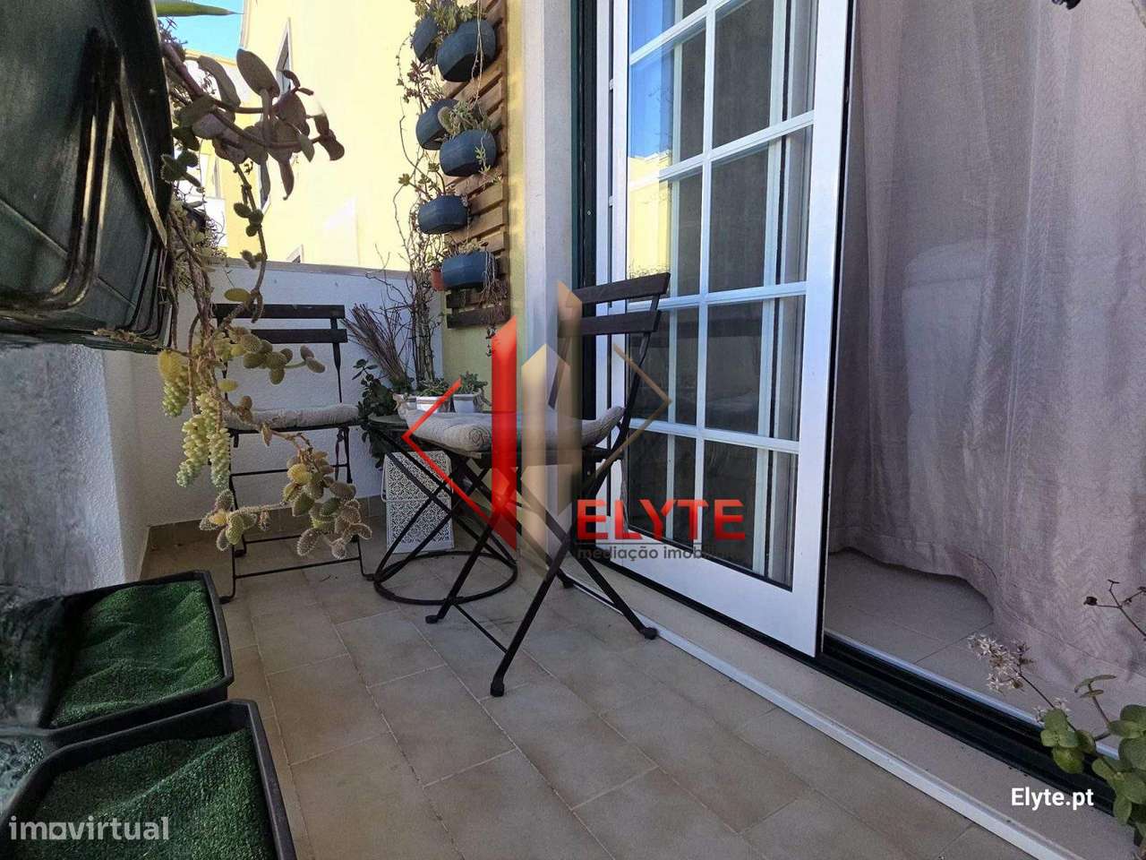 Apartamento T4 com Lugar de Garagem-12
