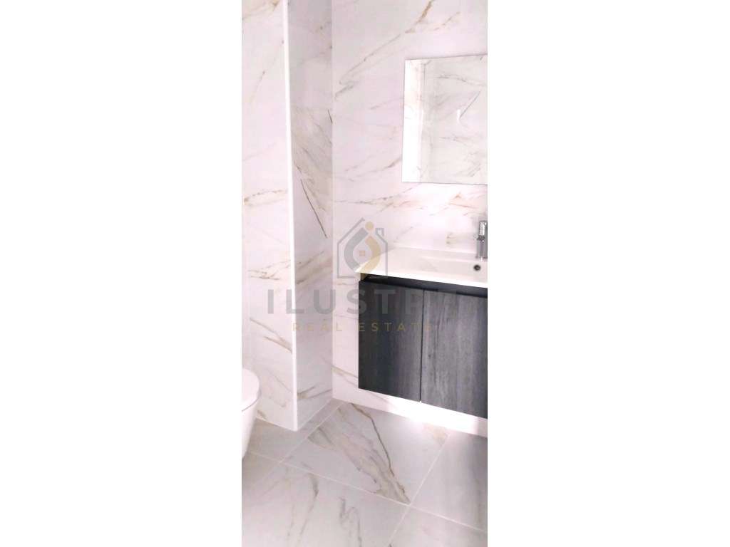 Apartamento T2 com varandas panorâmicas e parqueamento em Santa Mar...-15