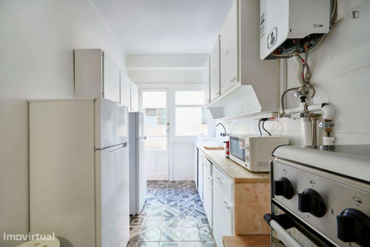 Quarto - localizado em Benfica Lisbon - Grande imagem: 5/42