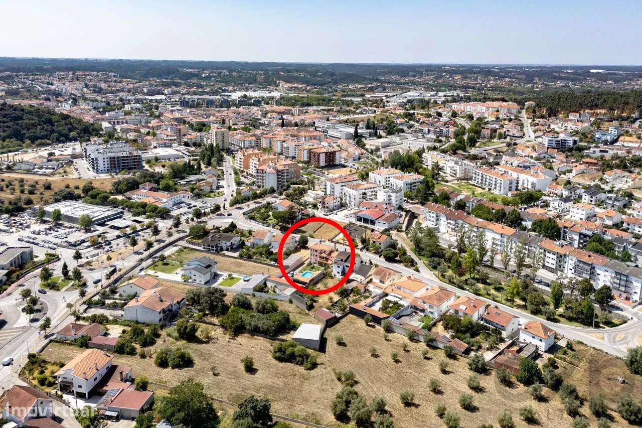 Moradia T6 de Luxo com Piscina no Centro de Pombal - Grande imagem: 5/43