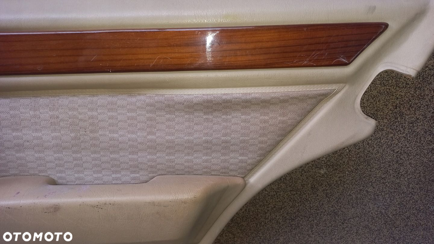 Boczek tapicerka drzwi prawy tył W124 sedan kombi - 3
