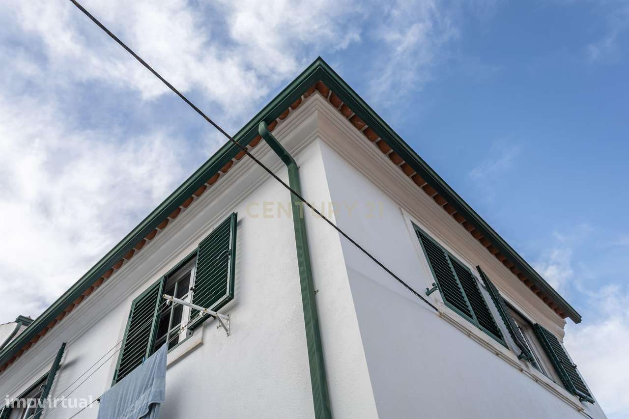 Moradia Unifamiliar com Duplo Apartamento – Potencial Elevado para Arr - Grande imagem: 5/50