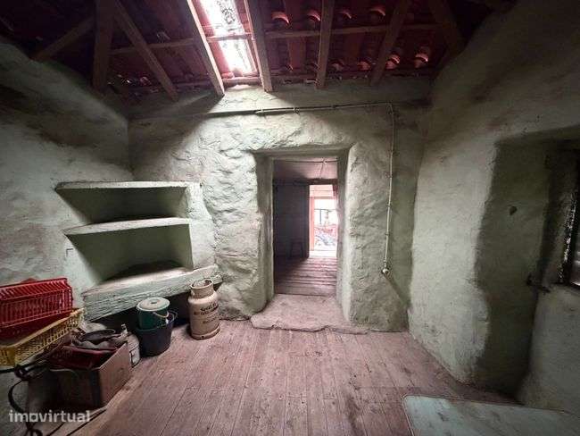 Moradia T2 para restauro sito em Verim / Povoa de Lanhoso-8