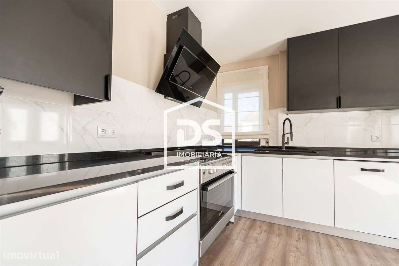 Moradia T4 + T1 com amplo terreno e espaços de lazer em Juncal, Porto-13