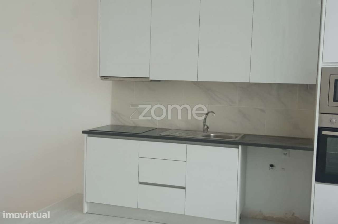 Loja Transformada em Espaço Habitacional Moderno no Laranjeiro Almada - Grande imagem: 5/21