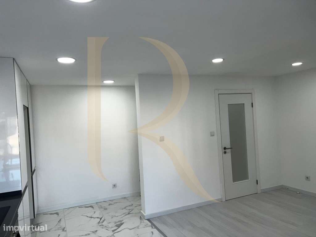 Apartamento T2 com quintal totalmente remodelado no Laranjeiro - Grande imagem: 5/18