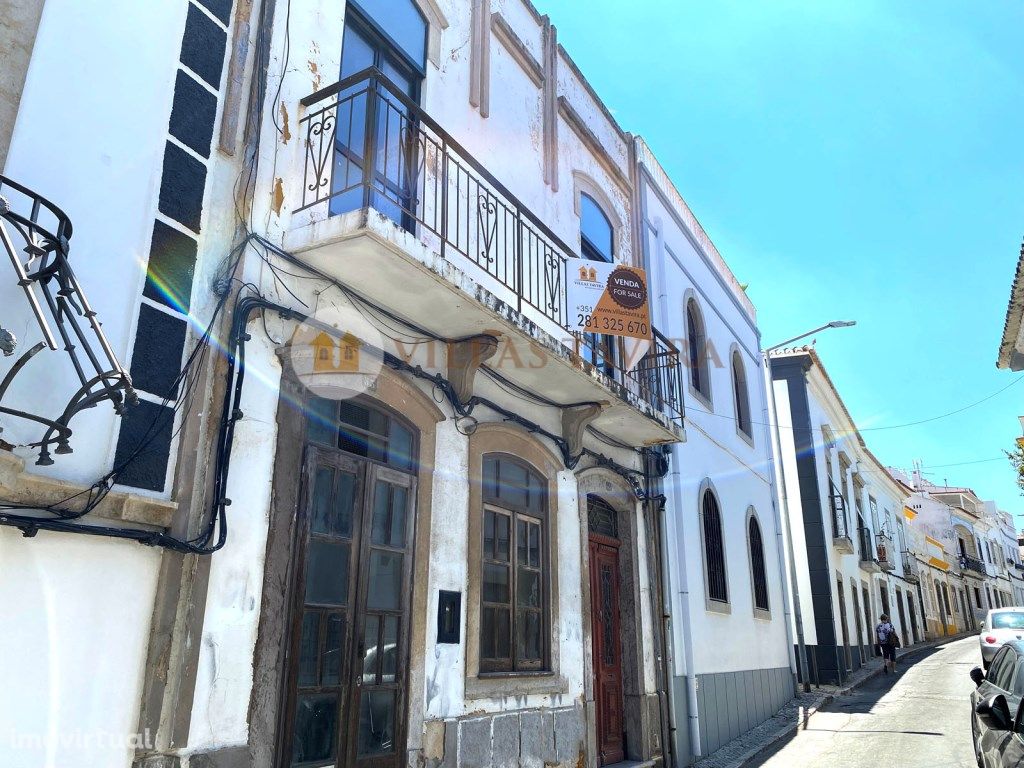 Prédio com dois apartamentos - centro de Tavira