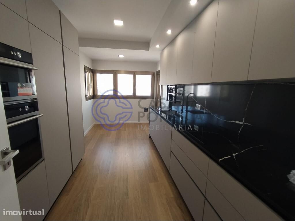 Apartamento T4 com 161m2 e garagem na cidade de Tomar no Centro de Por