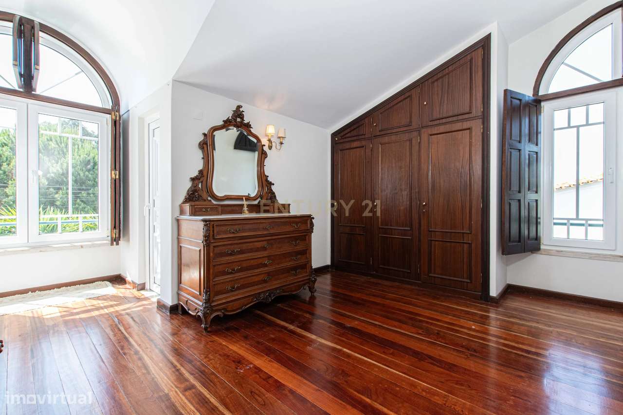 T4 +1 com jardim, piscina e garagem-24