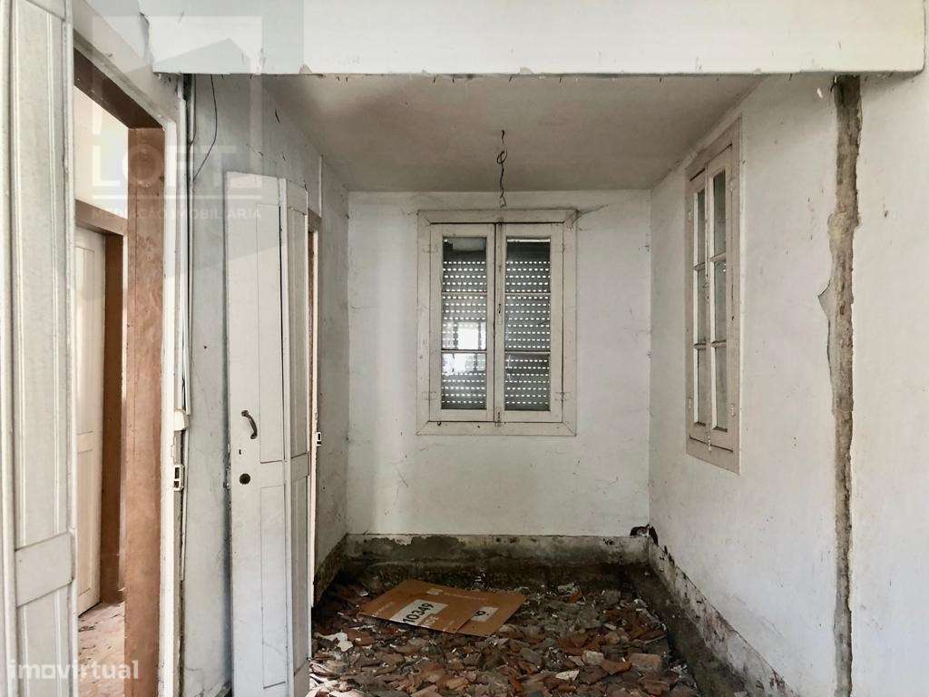 Moradia para recuperar no centro de Guimarães-5