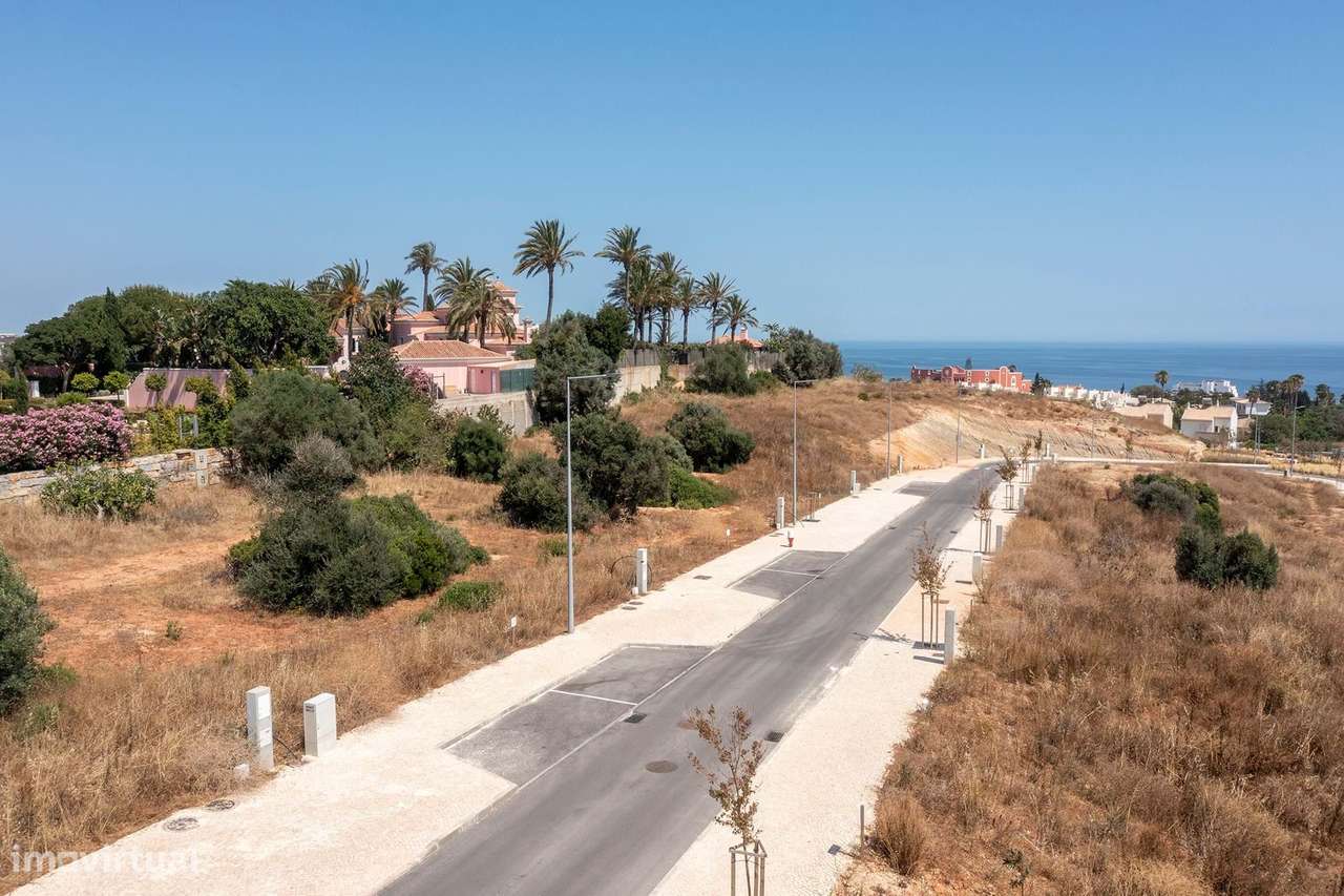 OPORTUNIDADE DE CONSTRUÇÃO – LOTE URBANO NA PRAIA DA LUZ - Grande imagem: 3/9