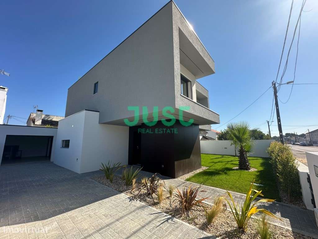 Moradia pronta, T3, isolada com piscina e garagem na Aroeira - Grande imagem: 4/41